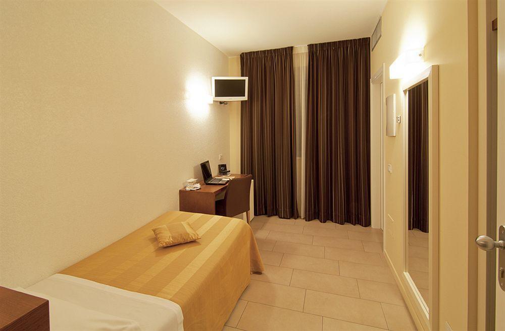 Hotel Cluentum Tolentino Exterior photo