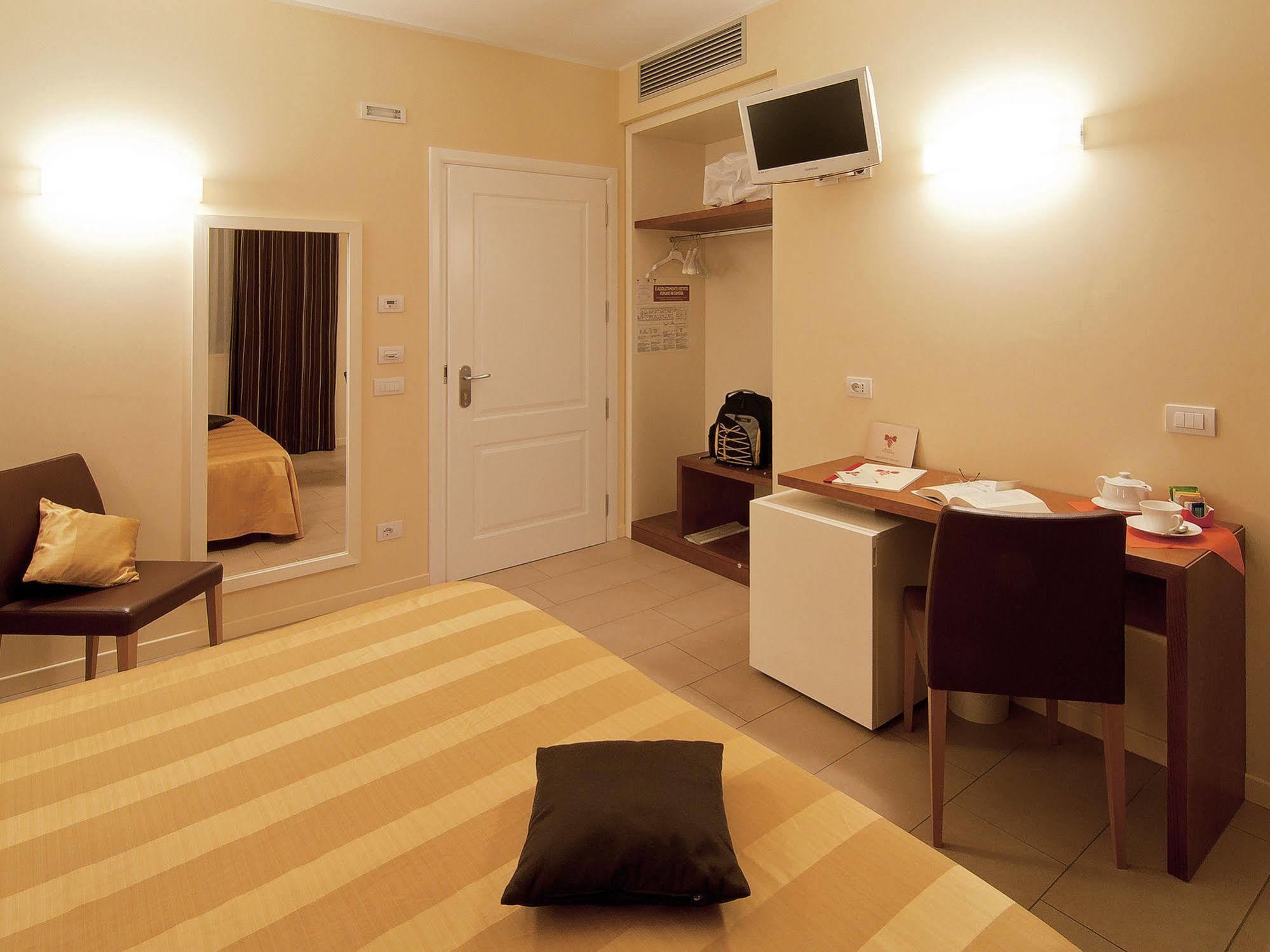 Hotel Cluentum Tolentino Exterior photo
