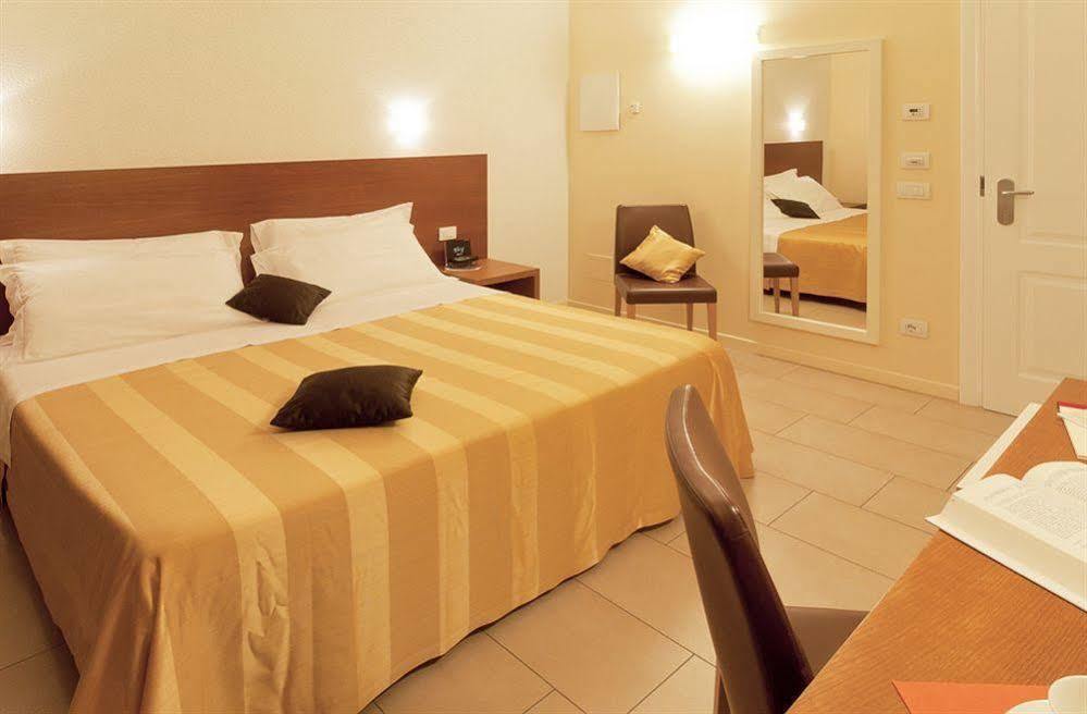 Hotel Cluentum Tolentino Exterior photo